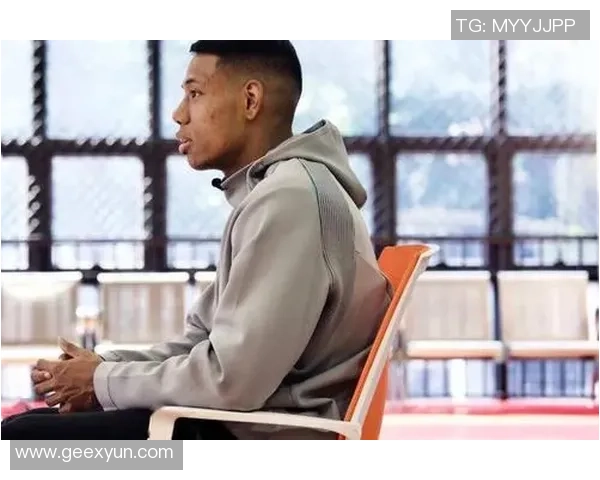 祝铭震：从青涩少年到电竞明星的成长之路与奋斗故事